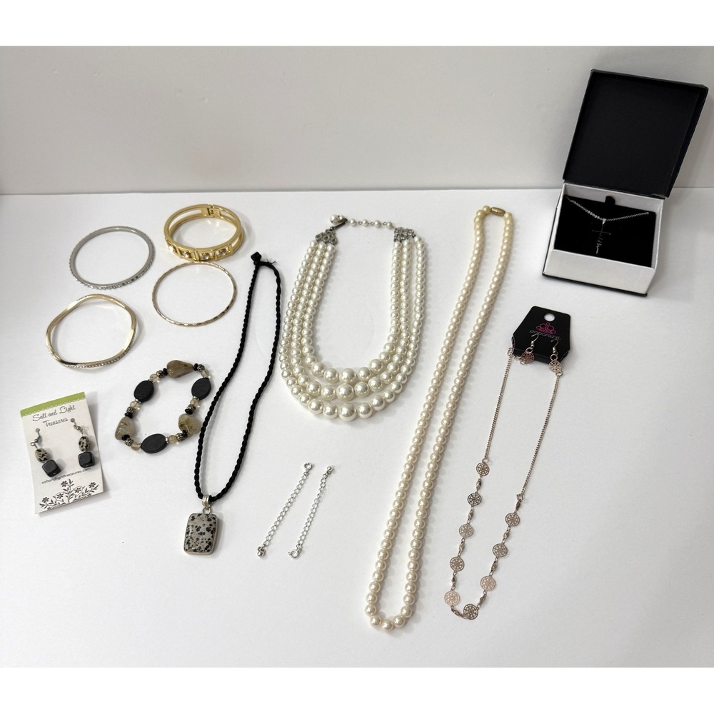 Vintage 13pc Costume Jewelry Lot Necklaces Gold & Silver Tones